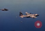 Standbild im Flug durch den HC-130 P Vietnam Da Nang, 1970, aus Sekunde 15 historischem Filmmaterial Videoclip 65675043127