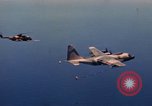Standbild im Flug durch den HC-130 P Vietnam Da Nang, 1970, aus Sekunde 16 historischem Filmmaterial Videoclip 65675043127
