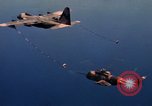 Standbild im Flug durch den HC-130 P Vietnam Da Nang, 1970, aus Sekunde 32 historischem Filmmaterial Videoclip 65675043127