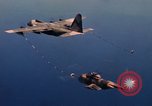 Standbild im Flug durch den HC-130 P Vietnam Da Nang, 1970, aus Sekunde 46 historischem Filmmaterial Videoclip 65675043127