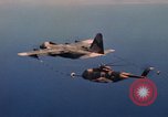 Standbild im Flug durch den HC-130 P Vietnam Da Nang, 1970, aus Sekunde 61 historischem Filmmaterial Videoclip 65675043127