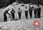 Standbild Ski Patrol Schule Berchtesgaden Deutschland, 1957, aus Sekunde 6 historischem Filmmaterial Videoclip 65675043161