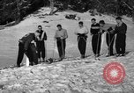 Standbild Ski Patrol Schule Berchtesgaden Deutschland, 1957, aus Sekunde 7 historischem Filmmaterial Videoclip 65675043161