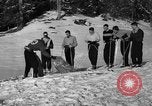 Standbild Ski Patrol Schule Berchtesgaden Deutschland, 1957, aus Sekunde 8 historischem Filmmaterial Videoclip 65675043161