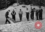 Standbild Ski Patrol Schule Berchtesgaden Deutschland, 1957, aus Sekunde 10 historischem Filmmaterial Videoclip 65675043161
