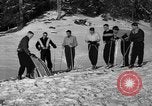 Standbild Ski Patrol Schule Berchtesgaden Deutschland, 1957, aus Sekunde 14 historischem Filmmaterial Videoclip 65675043161