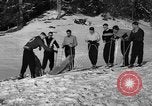 Standbild Ski Patrol Schule Berchtesgaden Deutschland, 1957, aus Sekunde 15 historischem Filmmaterial Videoclip 65675043161