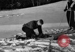 Standbild Ski Patrol Schule Berchtesgaden Deutschland, 1957, aus Sekunde 20 historischem Filmmaterial Videoclip 65675043161
