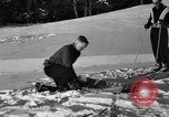 Standbild Ski Patrol Schule Berchtesgaden Deutschland, 1957, aus Sekunde 21 historischem Filmmaterial Videoclip 65675043161