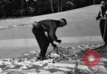 Standbild Ski Patrol Schule Berchtesgaden Deutschland, 1957, aus Sekunde 22 historischem Filmmaterial Videoclip 65675043161