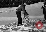 Standbild Ski Patrol Schule Berchtesgaden Deutschland, 1957, aus Sekunde 23 historischem Filmmaterial Videoclip 65675043161