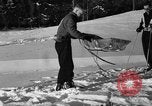 Standbild Ski Patrol Schule Berchtesgaden Deutschland, 1957, aus Sekunde 24 historischem Filmmaterial Videoclip 65675043161