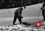 Standbild Ski Patrol Schule Berchtesgaden Deutschland, 1957, aus Sekunde 28 historischem Filmmaterial Videoclip 65675043161