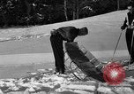 Standbild Ski Patrol Schule Berchtesgaden Deutschland, 1957, aus Sekunde 29 historischem Filmmaterial Videoclip 65675043161