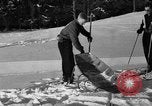 Standbild Ski Patrol Schule Berchtesgaden Deutschland, 1957, aus Sekunde 31 historischem Filmmaterial Videoclip 65675043161