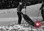 Standbild Ski Patrol Schule Berchtesgaden Deutschland, 1957, aus Sekunde 33 historischem Filmmaterial Videoclip 65675043161