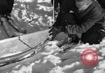 Standbild Ski Patrol Schule Berchtesgaden Deutschland, 1957, aus Sekunde 43 historischem Filmmaterial Videoclip 65675043161