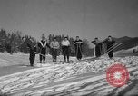 Standbild Ski Patrol Schule Berchtesgaden Deutschland, 1957, aus Sekunde 59 historischem Filmmaterial Videoclip 65675043161