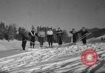 Standbild Ski Patrol Schule Berchtesgaden Deutschland, 1957, aus Sekunde 61 historischem Filmmaterial Videoclip 65675043161