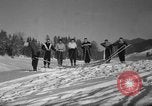 Standbild Ski Patrol Schule Berchtesgaden Deutschland, 1957, aus Sekunde 62 historischem Filmmaterial Videoclip 65675043161