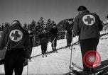 Immagine di Gli studenti ricevono istruzione a US Sci Scuola Patrol Berchtesgaden Germania, 1957, secondo 43 filmato di repertorio 65675043162