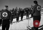 Immagine di Gli studenti ricevono istruzione a US Sci Scuola Patrol Berchtesgaden Germania, 1957, secondo 47 filmato di repertorio 65675043162