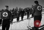 Immagine di Gli studenti ricevono istruzione a US Sci Scuola Patrol Berchtesgaden Germania, 1957, secondo 48 filmato di repertorio 65675043162
