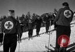 Immagine di Gli studenti ricevono istruzione a US Sci Scuola Patrol Berchtesgaden Germania, 1957, secondo 49 filmato di repertorio 65675043162