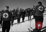 Immagine di Gli studenti ricevono istruzione a US Sci Scuola Patrol Berchtesgaden Germania, 1957, secondo 50 filmato di repertorio 65675043162