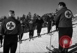 Immagine di Gli studenti ricevono istruzione a US Sci Scuola Patrol Berchtesgaden Germania, 1957, secondo 55 filmato di repertorio 65675043162