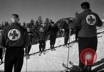 Immagine di Gli studenti ricevono istruzione a US Sci Scuola Patrol Berchtesgaden Germania, 1957, secondo 56 filmato di repertorio 65675043162