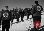 Immagine di Gli studenti ricevono istruzione a US Sci Scuola Patrol Berchtesgaden Germania, 1957, secondo 57 filmato di repertorio 65675043162