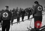 Immagine di Gli studenti ricevono istruzione a US Sci Scuola Patrol Berchtesgaden Germania, 1957, secondo 58 filmato di repertorio 65675043162