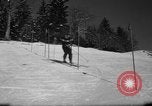 Standbild Studenten manövrieren Pole bei Ski Patrol Schule Berchtesgaden Deutschland, 1957, aus Sekunde 11 historischem Filmmaterial Videoclip 65675043163