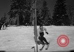 Standbild Studenten manövrieren Pole bei Ski Patrol Schule Berchtesgaden Deutschland, 1957, aus Sekunde 18 historischem Filmmaterial Videoclip 65675043163