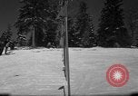 Standbild Studenten manövrieren Pole bei Ski Patrol Schule Berchtesgaden Deutschland, 1957, aus Sekunde 20 historischem Filmmaterial Videoclip 65675043163