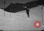 Standbild Studenten manövrieren Pole bei Ski Patrol Schule Berchtesgaden Deutschland, 1957, aus Sekunde 23 historischem Filmmaterial Videoclip 65675043163