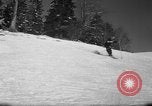 Standbild Studenten manövrieren Pole bei Ski Patrol Schule Berchtesgaden Deutschland, 1957, aus Sekunde 29 historischem Filmmaterial Videoclip 65675043163