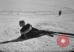 Standbild Studenten manövrieren Pole bei Ski Patrol Schule Berchtesgaden Deutschland, 1957, aus Sekunde 38 historischem Filmmaterial Videoclip 65675043163