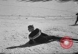 Standbild Studenten manövrieren Pole bei Ski Patrol Schule Berchtesgaden Deutschland, 1957, aus Sekunde 42 historischem Filmmaterial Videoclip 65675043163