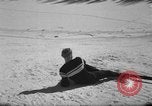 Standbild Studenten manövrieren Pole bei Ski Patrol Schule Berchtesgaden Deutschland, 1957, aus Sekunde 47 historischem Filmmaterial Videoclip 65675043163