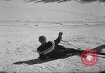 Standbild Studenten manövrieren Pole bei Ski Patrol Schule Berchtesgaden Deutschland, 1957, aus Sekunde 55 historischem Filmmaterial Videoclip 65675043163