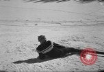 Standbild Studenten manövrieren Pole bei Ski Patrol Schule Berchtesgaden Deutschland, 1957, aus Sekunde 57 historischem Filmmaterial Videoclip 65675043163