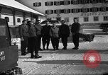 Standbild Ski Patrol School an Skytop Lodge Berchtesgaden Deutschland, 1957, aus Sekunde 30 historischem Filmmaterial Videoclip 65675043164