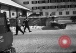 Standbild Ski Patrol School an Skytop Lodge Berchtesgaden Deutschland, 1957, aus Sekunde 36 historischem Filmmaterial Videoclip 65675043164