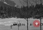 Standbild Jungen und Mädchen in den USA Ski Patrol Schule Berchtesgaden Deutschland, 1957, aus Sekunde 5 historischem Filmmaterial Videoclip 65675043165