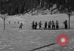 Standbild Jungen und Mädchen in den USA Ski Patrol Schule Berchtesgaden Deutschland, 1957, aus Sekunde 24 historischem Filmmaterial Videoclip 65675043165