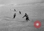Image skieurs pratique au US Ski Patrol School Berchtesgaden Allemagne, 1957, de la seconde 15 séquences d'archives historiques vidéo 65675043166