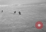 Image skieurs pratique au US Ski Patrol School Berchtesgaden Allemagne, 1957, de la seconde 20 séquences d'archives historiques vidéo 65675043166