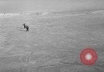 Image skieurs pratique au US Ski Patrol School Berchtesgaden Allemagne, 1957, de la seconde 23 séquences d'archives historiques vidéo 65675043166